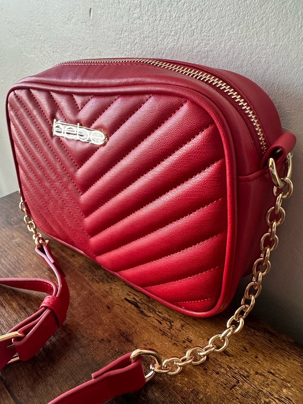 Bebe Red Quilted Chevron Crossbody with Gold Chain and Red Strap Gold Logo NWT - Picture 2 of 6